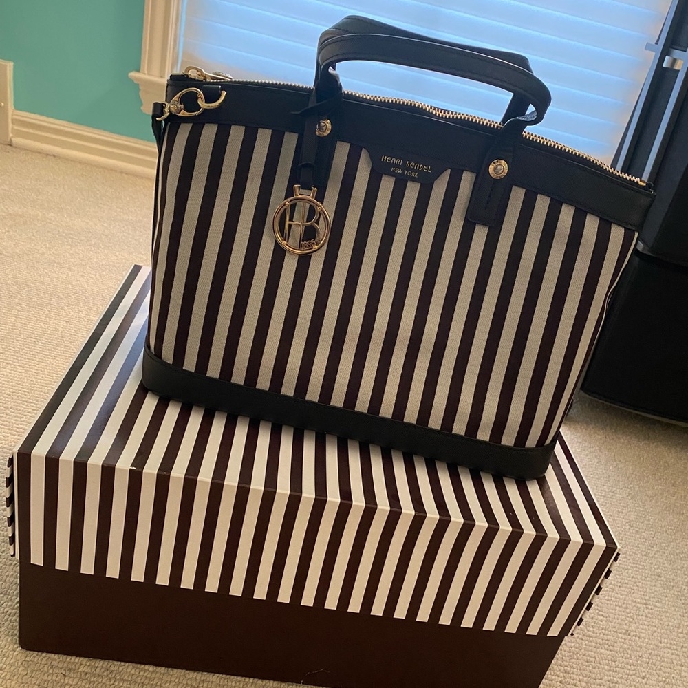 Brand new Henri Bendel purse. Never used.